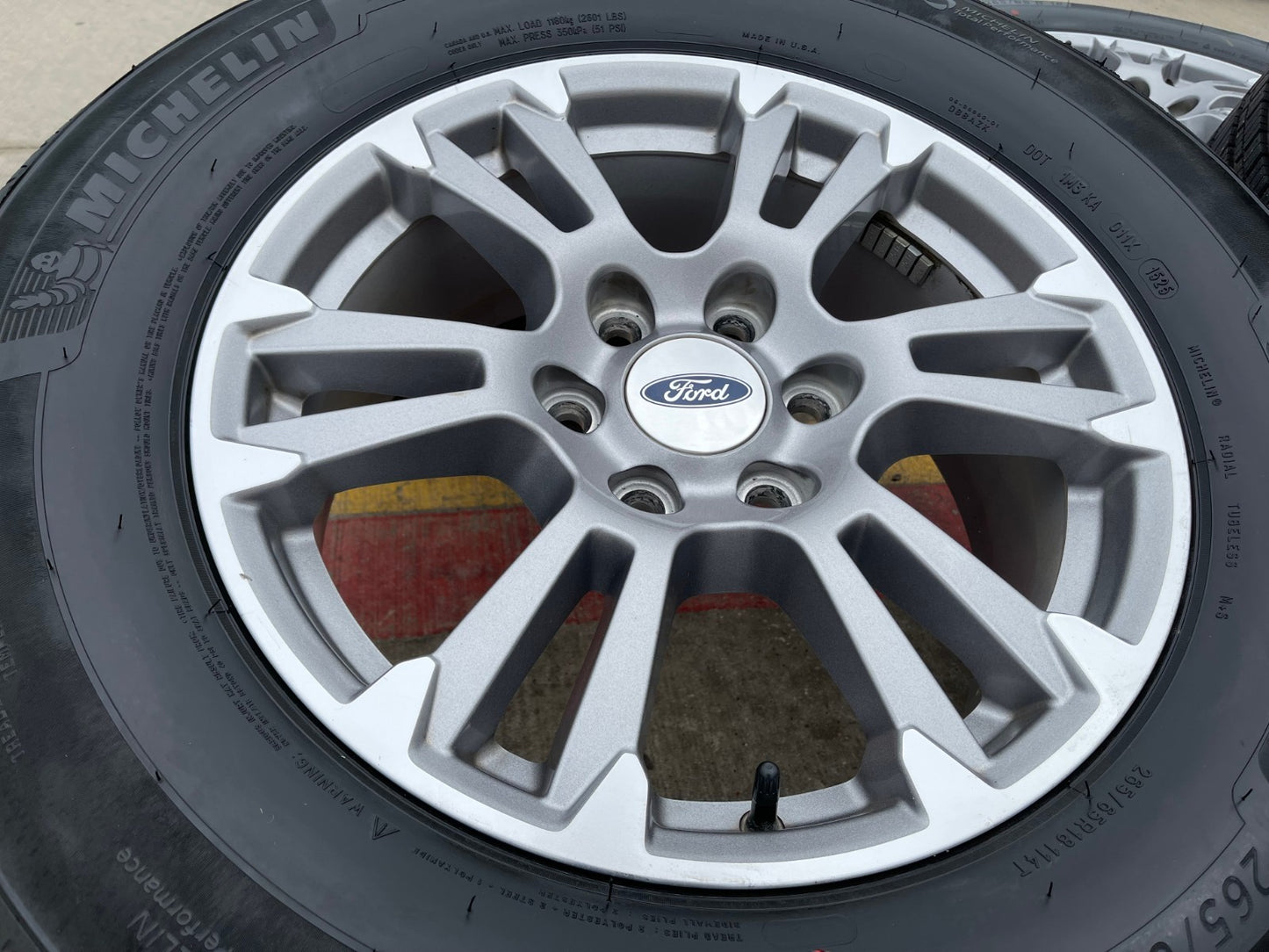 18" Ford F-150 Expedition OEM rims wheels 10001 tires NEW MICHELIN