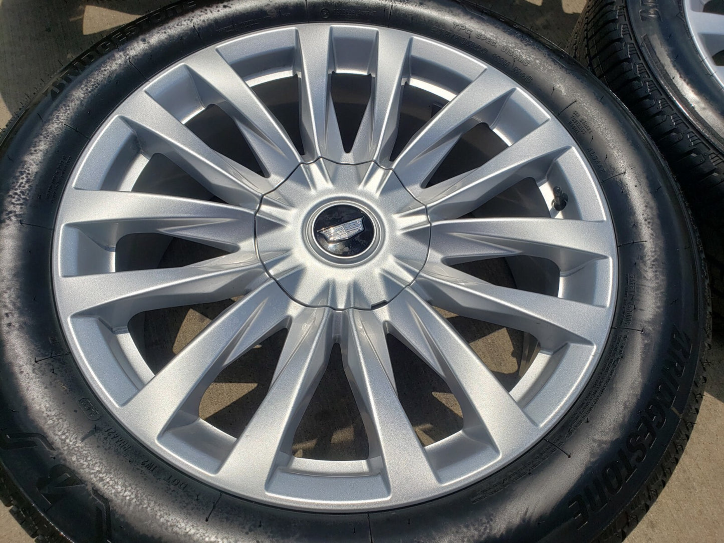 22" Cadillac Escalade Platinum OEM wheels rims 95026 tires NEW