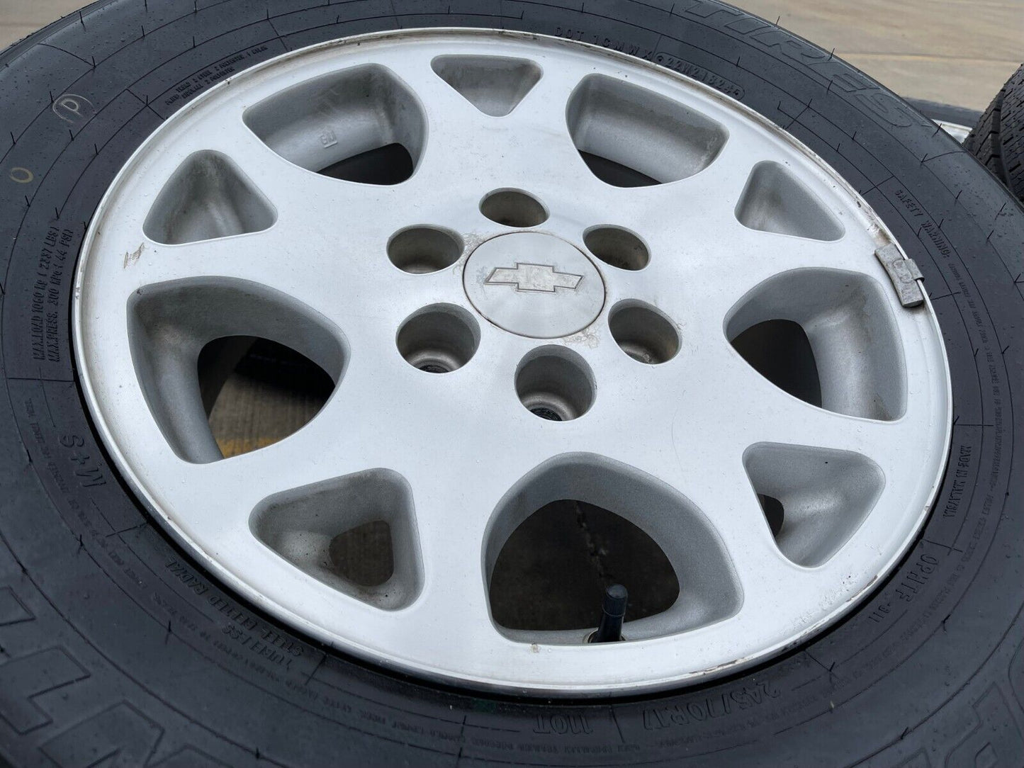 17" Chevy Silverado 1500 Tahoe Suburban Z71 OEM 5117 wheels rims tires