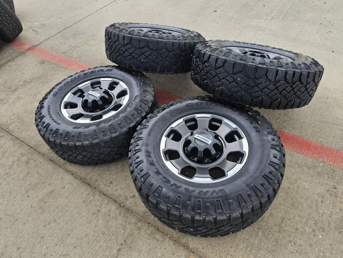 18" Ford F-250 F-350 OEM TREMOR 10482 rims wheels tires 35" GOODYEAR DURATRAC