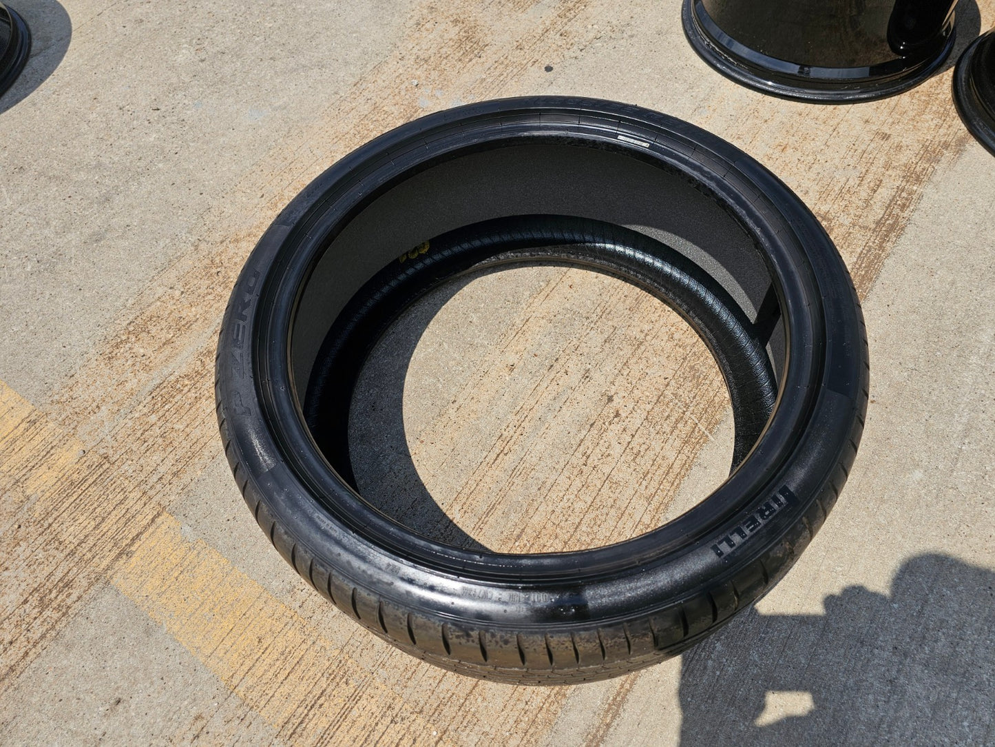 (1) 265/35/21 Pirelli P Zero tire Elect LM1 NEW take off!