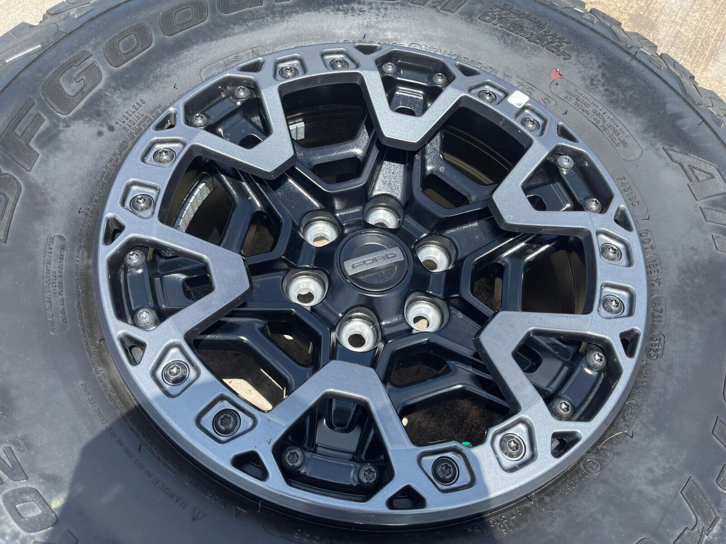 17" Ford F-150 Raptor R OEM BEADLOCK rim wheel 37" tire spare 2024 2025 NEW