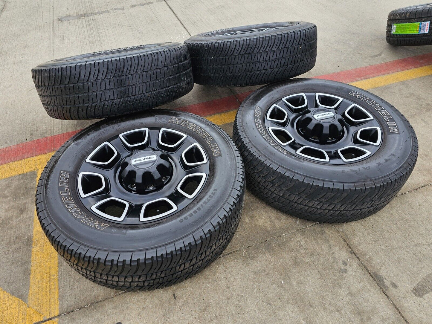 20" Ford F-250 F-350 OEM Lariat Platinum wheels rims 10486 tires 2023 2024 2025
