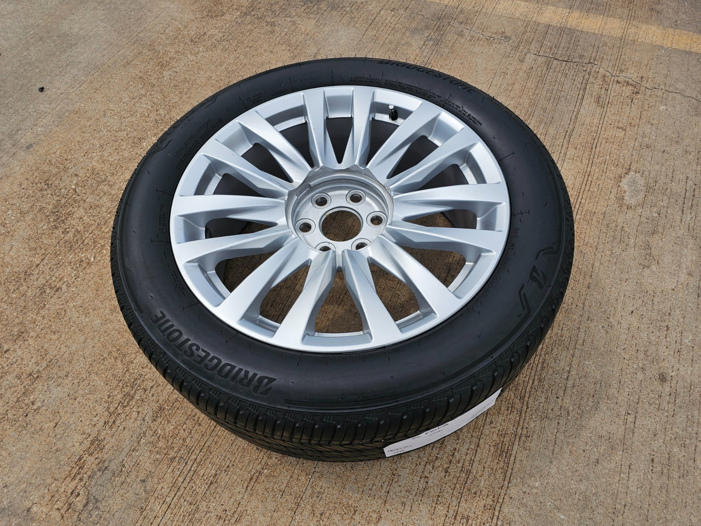 (1) 22" Cadillac Escalade Platinum OEM wheel rims Silver 95026 tire Spare
