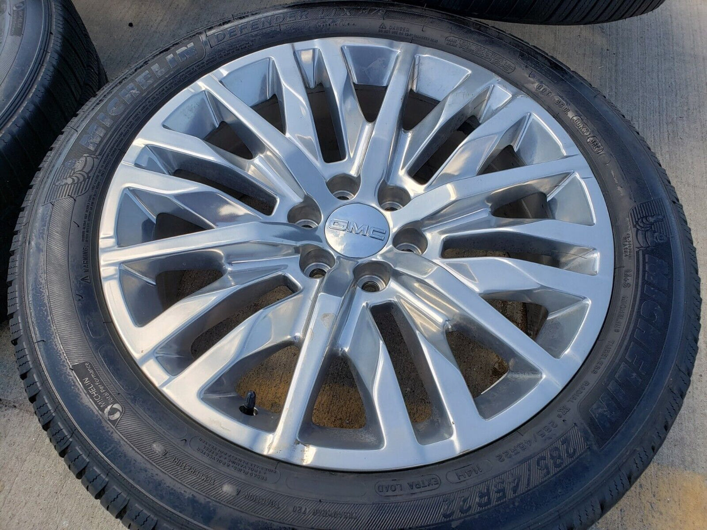 22" GMC Sierra Yukon DENALI Silverado OEM 5921 wheels rims tires