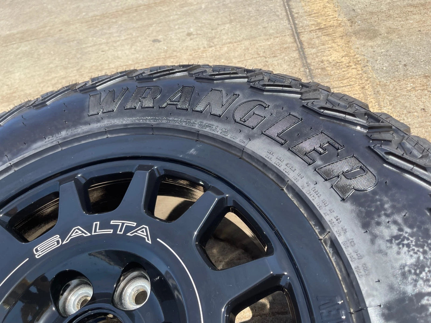 (1) 18" AEV SALTA GMC Sierra AT4X Chevy Silverado OEM rim wheel 2024 2025 NEW