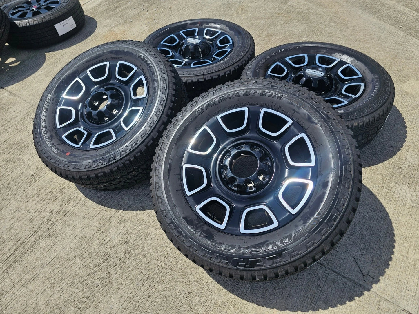 20" Ford F-250 F-350 OEM Lariat Platinum wheels rims 10486 tires 2024 2025