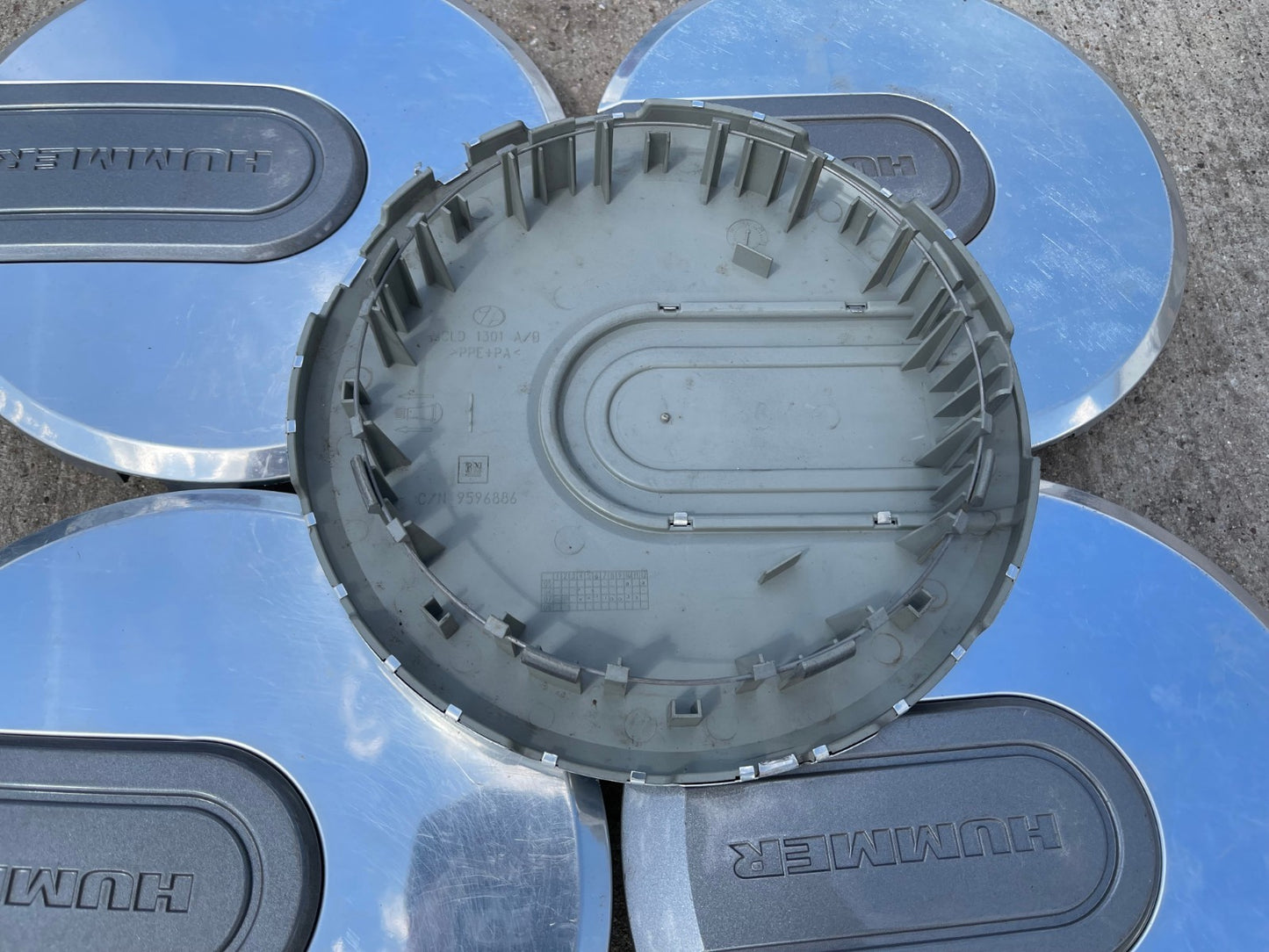 (1) 18" Hummer H2 2500 OEM C6309P center cap 2002 2003 2004 2005 2006
