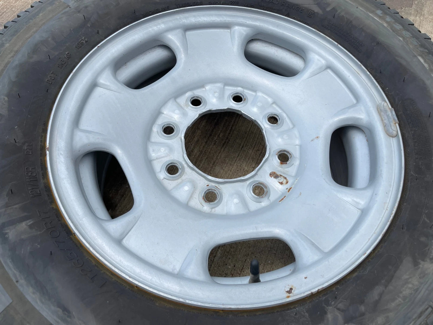 17" Chevy Silverado GMC Sierra 2500 OEM 8095 wheel rim MICHELIN LTX A/T2
