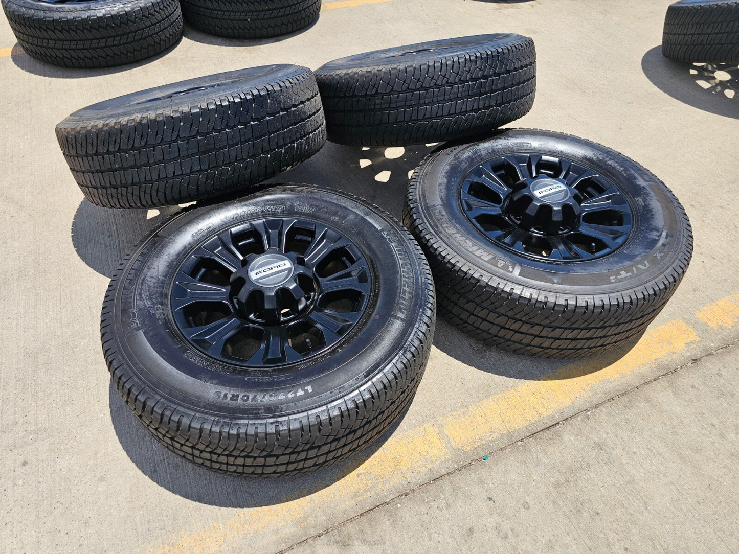 18" Ford F-250 F-350 OEM rims wheels 10097 tires MICHELIN