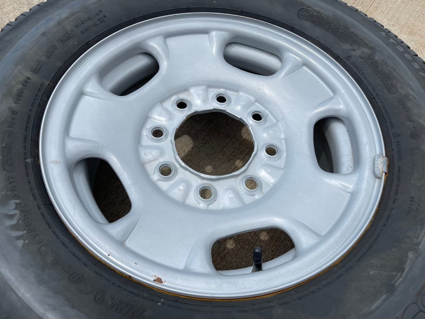 17" Chevy Silverado GMC Sierra 2500 OEM 8095 wheel rim MICHELIN LTX A/T2