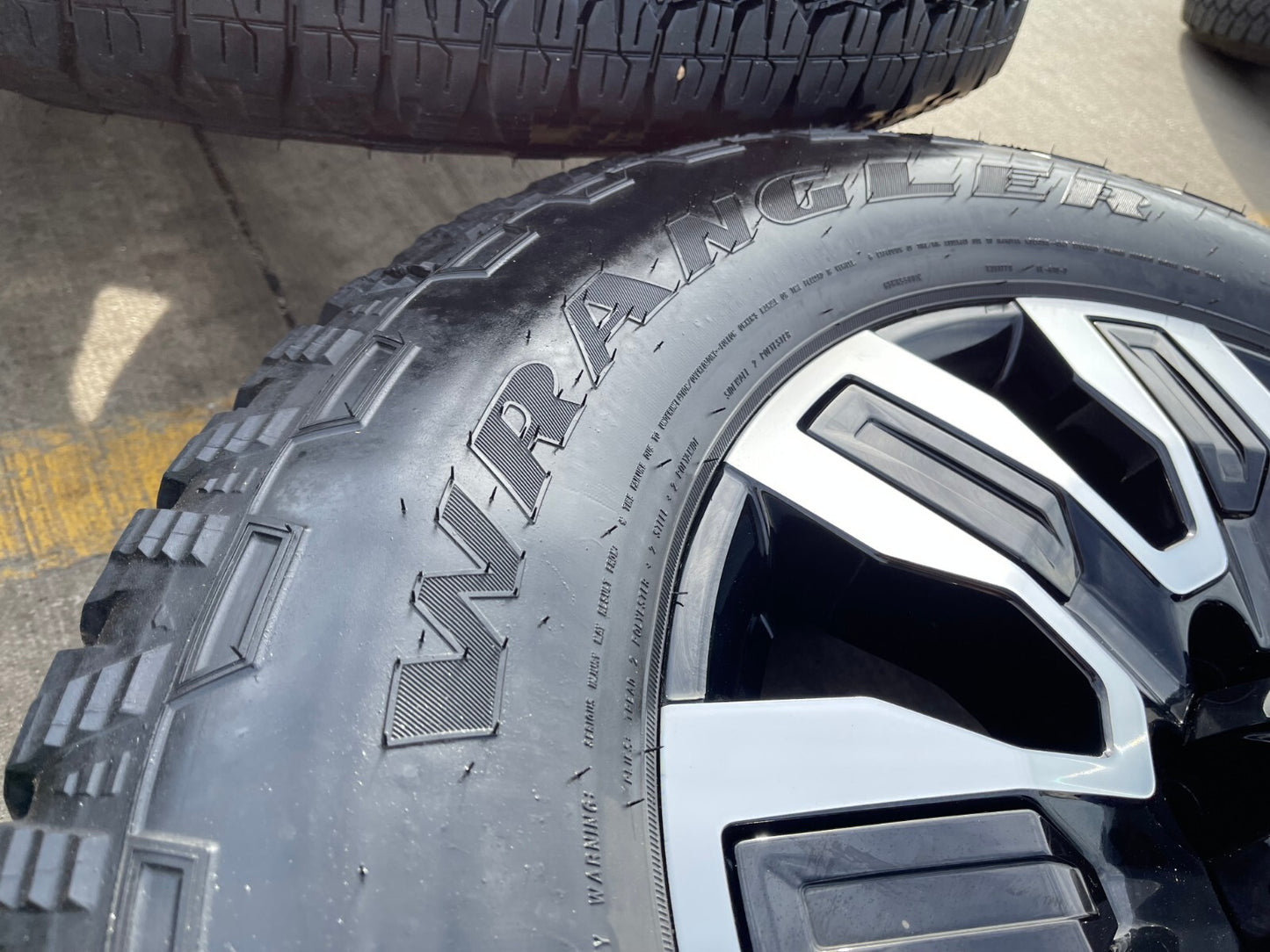 20" GMC Sierra DENALI ULTIMATE 2500 3500 OEM wheels rims 5958 Chevy tires
