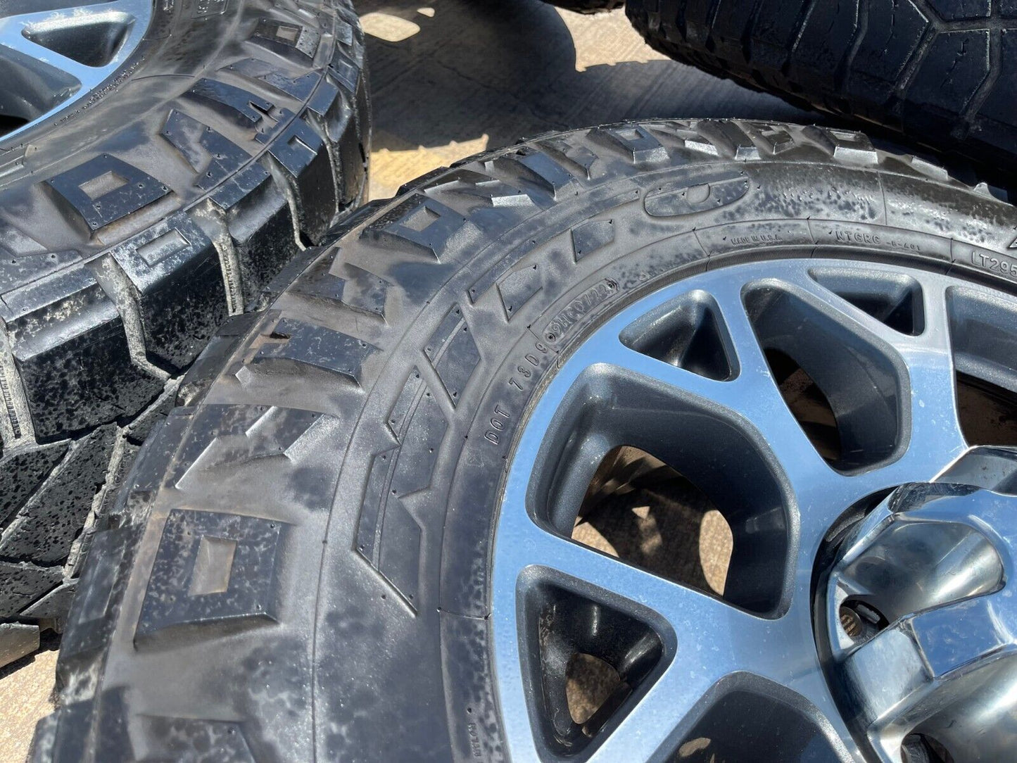20" Ford F-250 F-350 OEM Lariat wheels rims 10292 tires 2022 2023 2024 NITTO