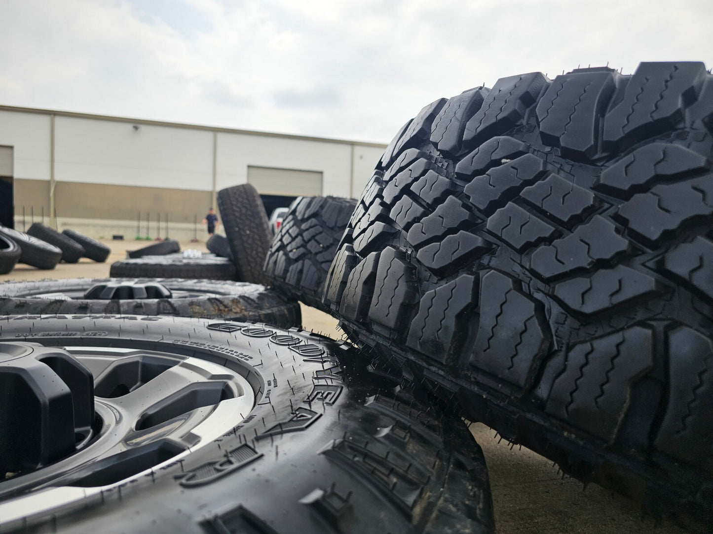 18" Ford F-250 F-350 OEM TREMOR 10482 rims wheels tires 35" GOODYEAR DURATRAC