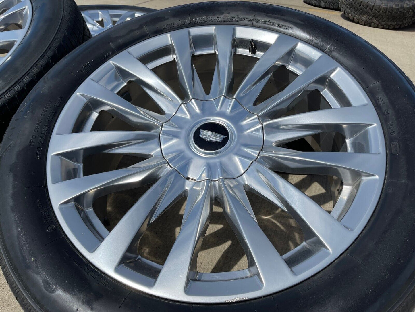 22" Cadillac Escalade Platinum OEM wheels rims 95026 tires GREAT DEAL