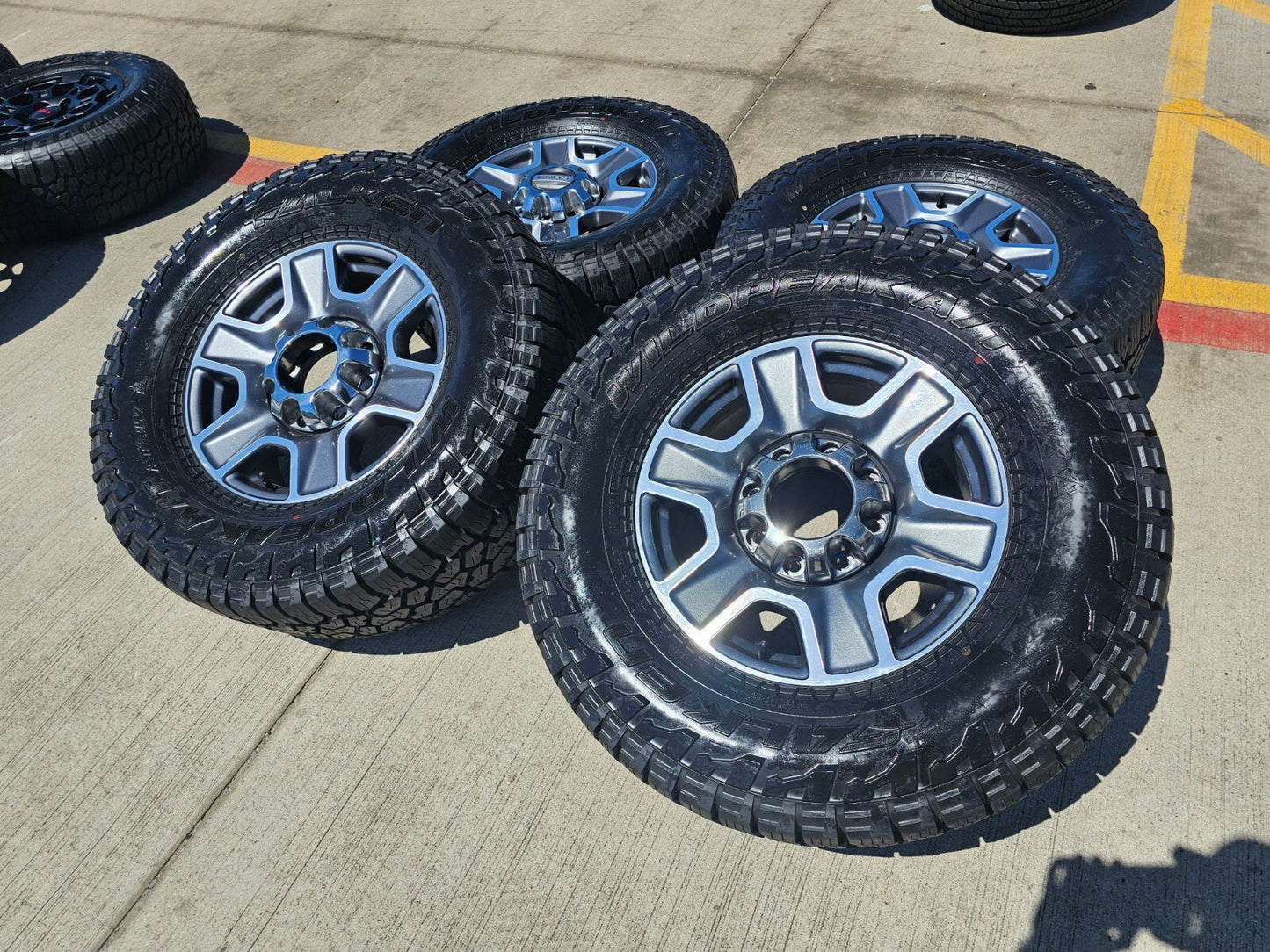 18" Ford F-250 F-350 TREMOR FX-4 OEM wheels 10298 tires FALKEN 35"