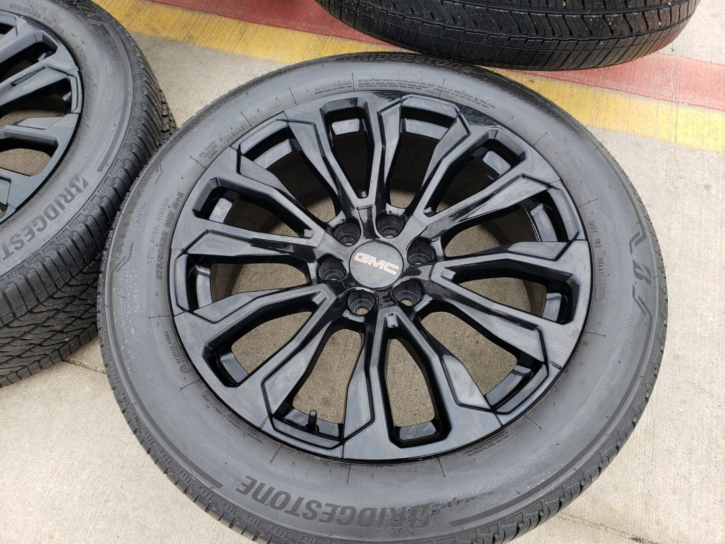 22" GMC Yukon Sierra Chevy Tahoe Silverado OEM wheels rims tires 97000 14025