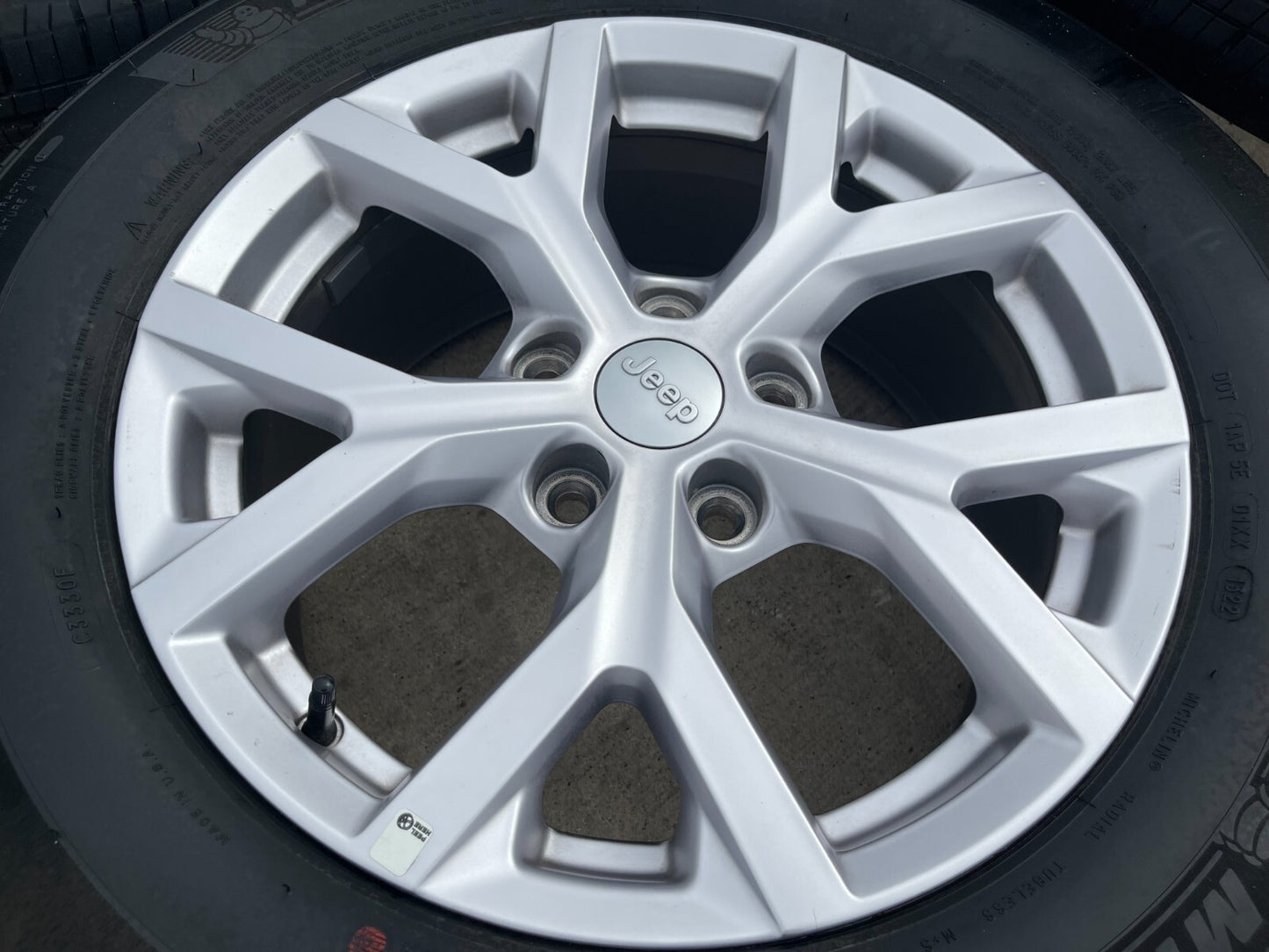 18" Jeep Grand Cherokee L OEM wheels rims 95198 Durango tires MICHELIN