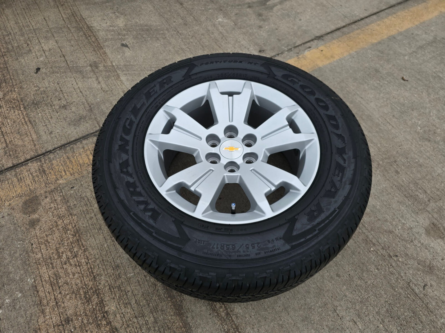 17" Chevy Colorado GMC Canyon OEM 5672 wheel rim tire 2019 2020 2021 2022 NEW