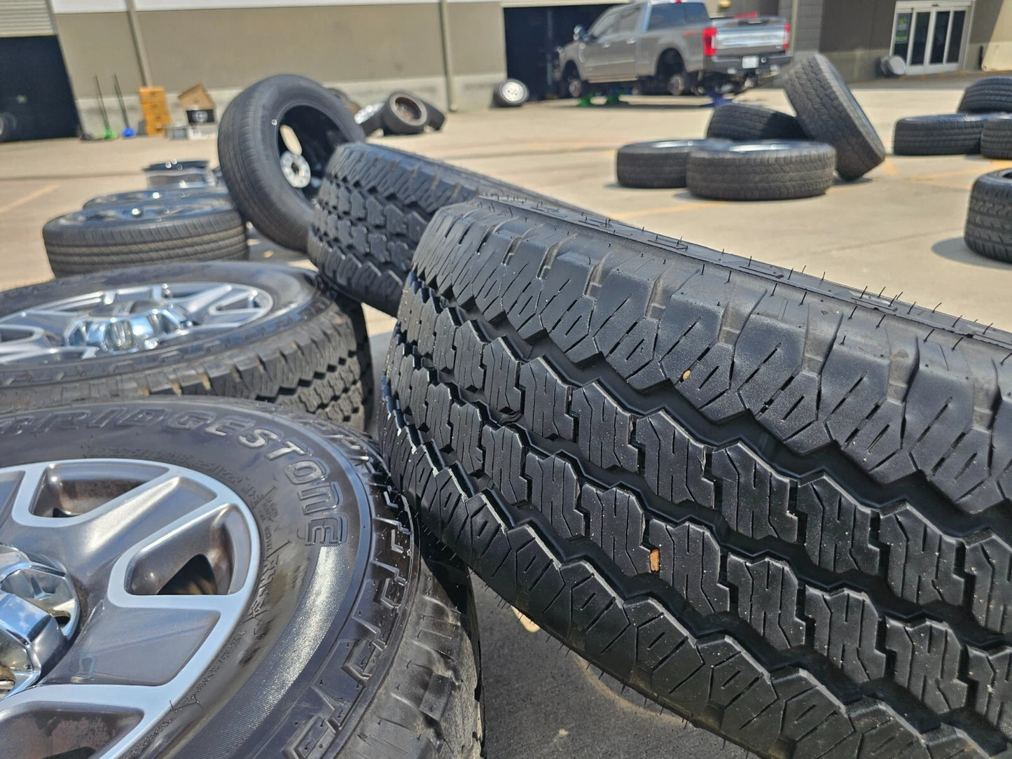 18" Ford F-250 F-350 Lariat FX-4 OEM gray wheels 10298 tires
