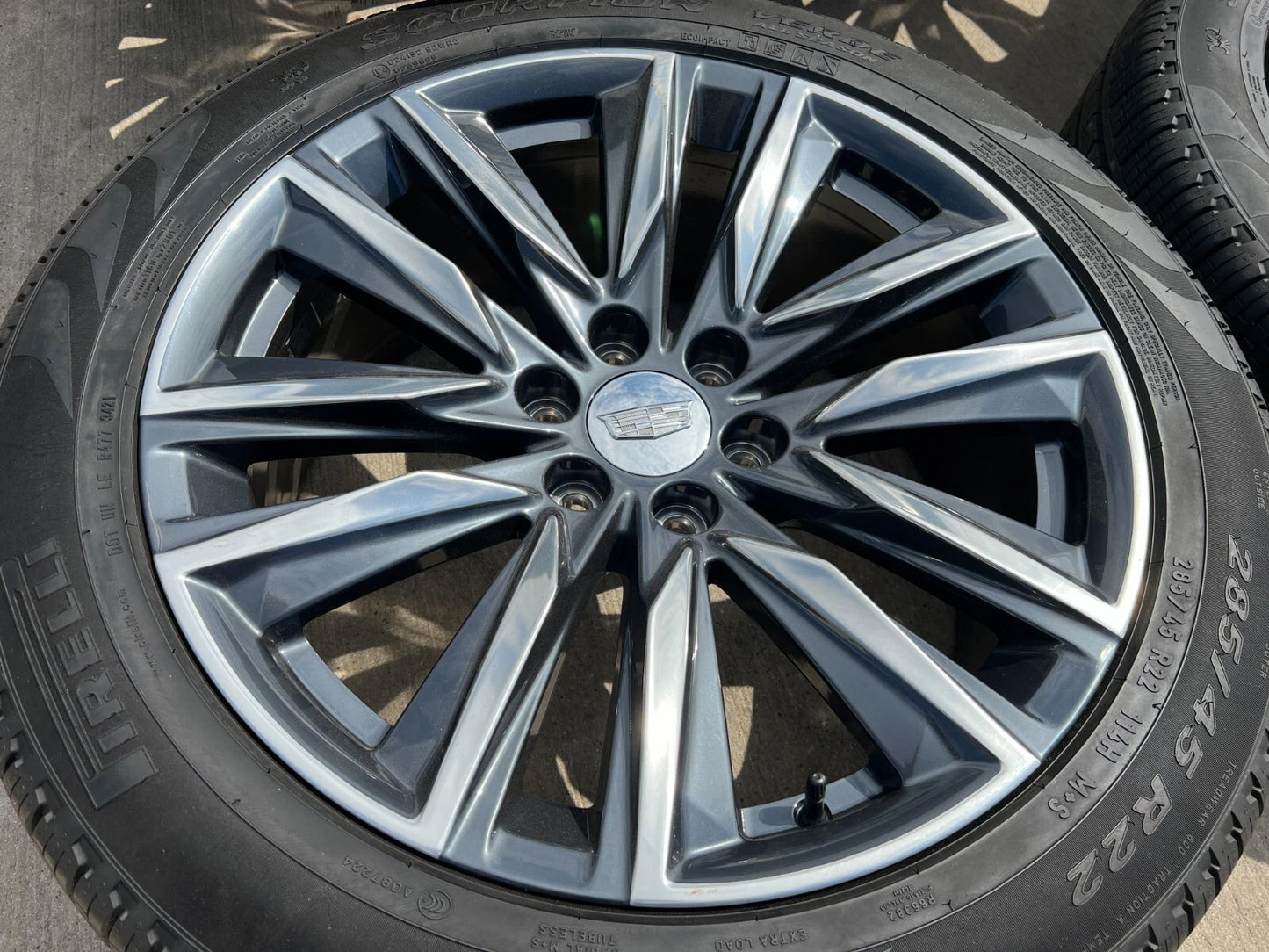 22" Cadillac OEM wheels rims GMC Sierra Escalade 95028 tires PIRELLI NEW