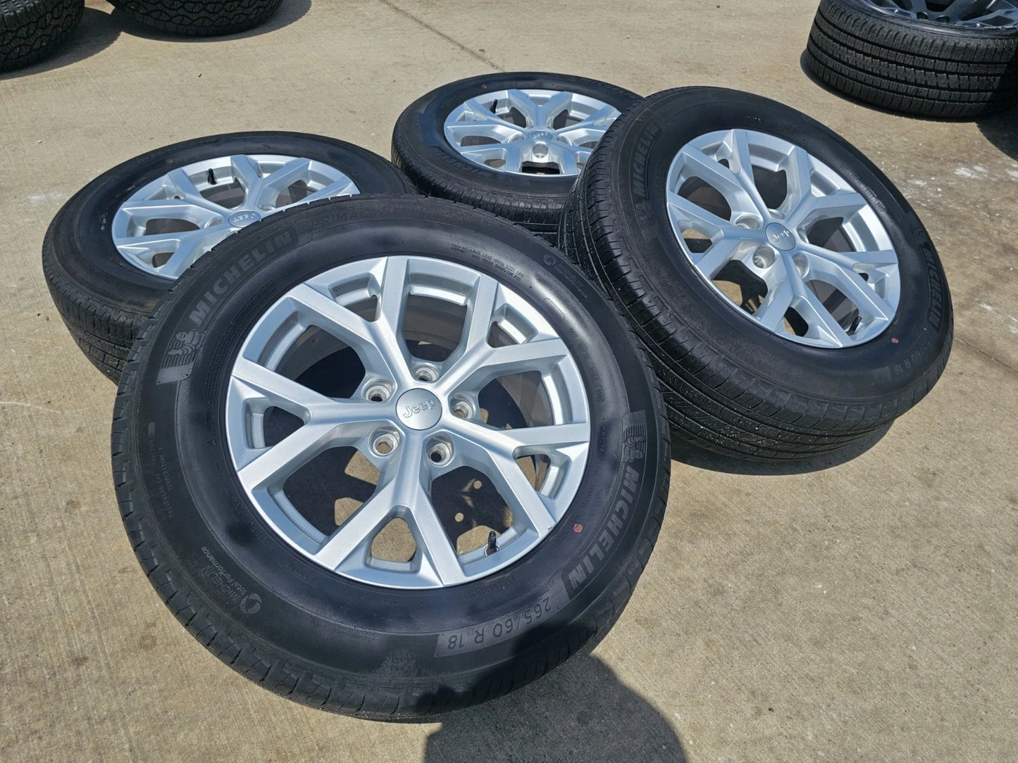 18" Jeep Grand Cherokee L OEM wheels rims 9285 Durango tires MICHELIN