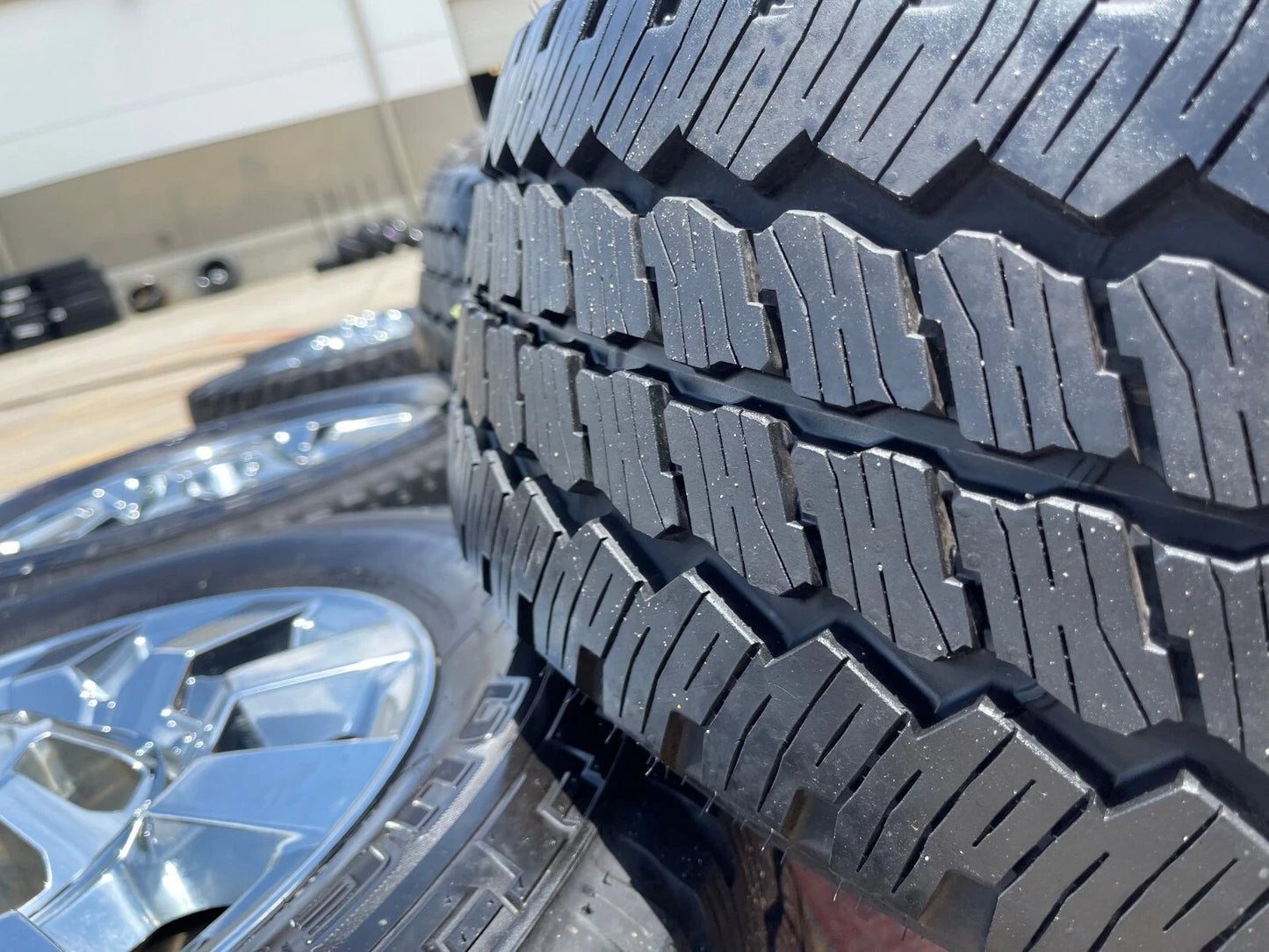 20" GMC Sierra 2500 3500 DENALI OEM 5704 wheels rims tires BRIDGESTONE