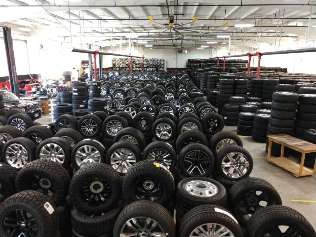 20" Jeep Grand Cherokee SRT Trackhawk OEM 9139 wheels rims tires NEW