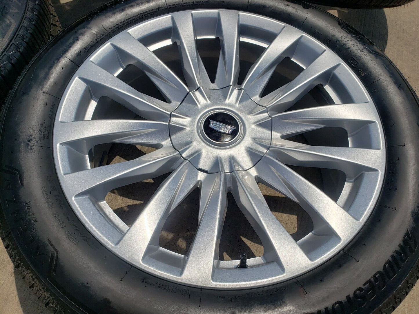 22" Cadillac Escalade Platinum OEM wheels rims 95026 tires NEW