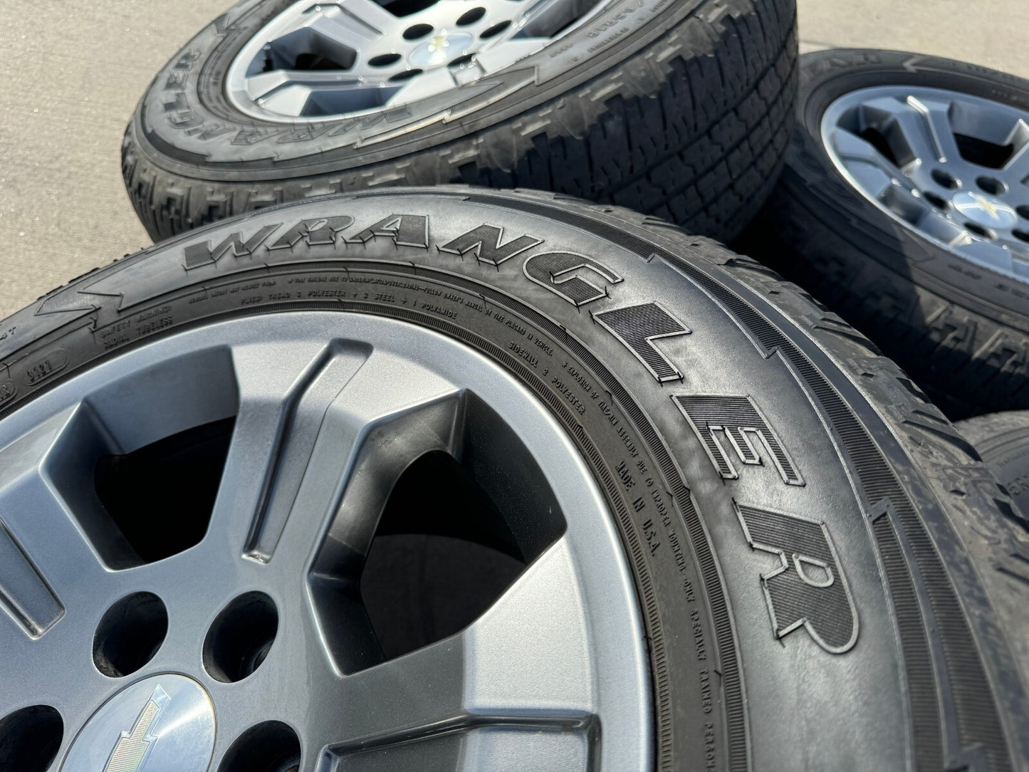 18" Chevy Tahoe Suburban GRAY Z71 OEM 5647 5753 wheels tires Silverado 1500