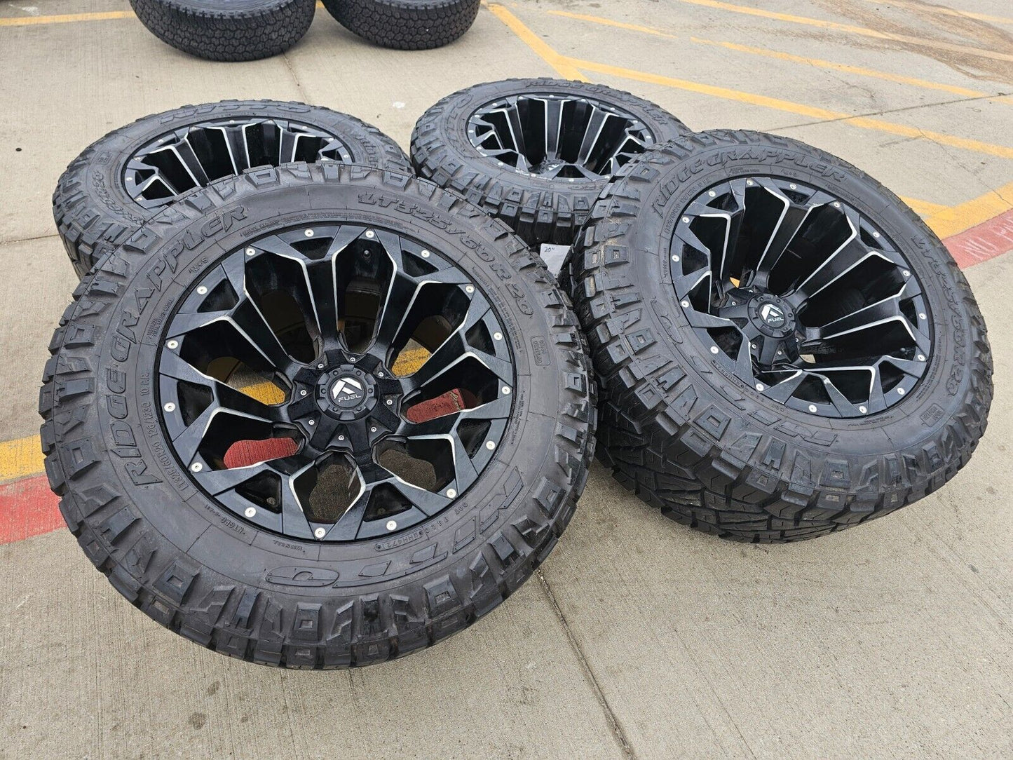 20x12 Fuel D546 Assault Chevy Silverado Ford F-150 RAM wheels rims 6x139 6x135