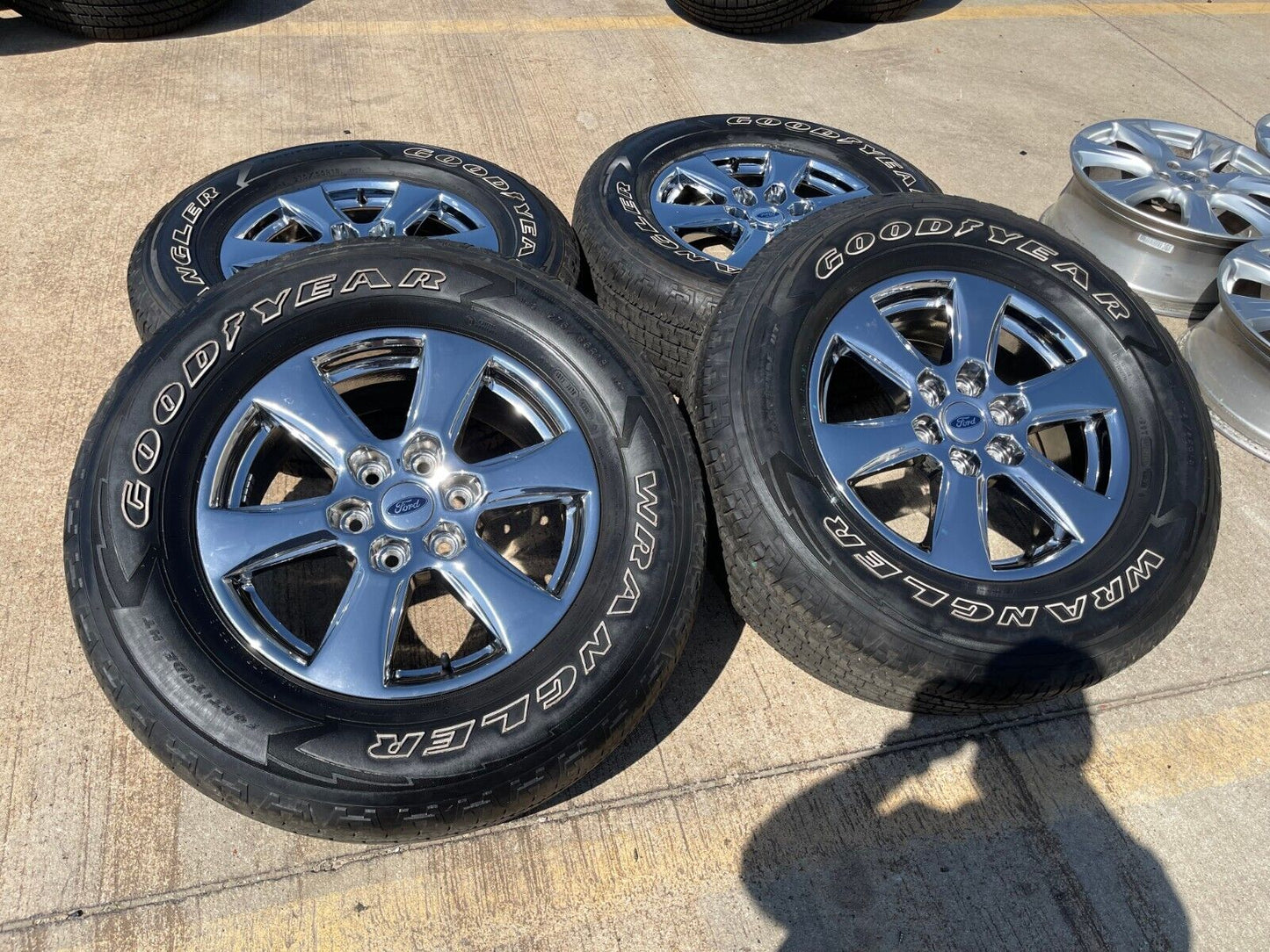 18" Ford F-150 Lariat CHROME OEM rims wheels 10168 Expedition tires
