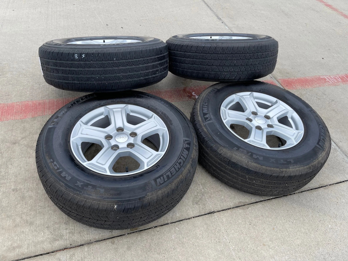 17" Jeep Wrangler Rubicon OEM wheels rims 9216 Gladiator tires MICHELIN