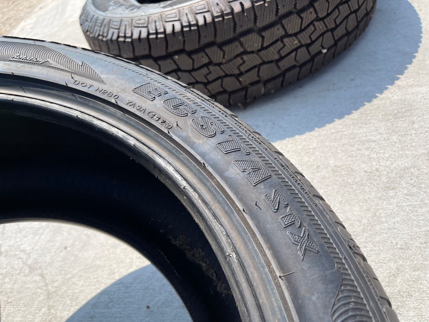 (1) 275/45/20 Kuhmo Ecsta STX tire 106W 275/45R20