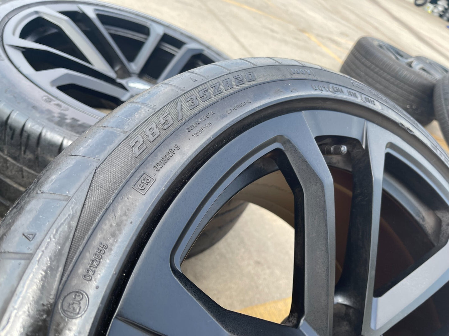 20" Chevy Camaro ZL1 OEM staggered wheels rims 5547 5548 tires