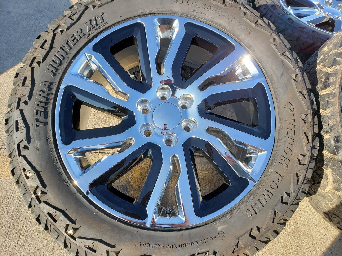 22" Chevy Tahoe Suburban OEM Replica 5907 5901 wheels rims Silverado 35" tires