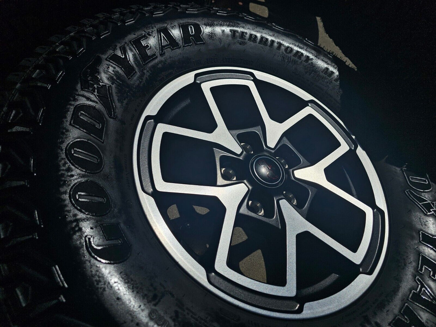 17" Jeep Wrangler Rubicon OEM 9237 wheels rims Gladiator tires 2024 2025 NEW 35"