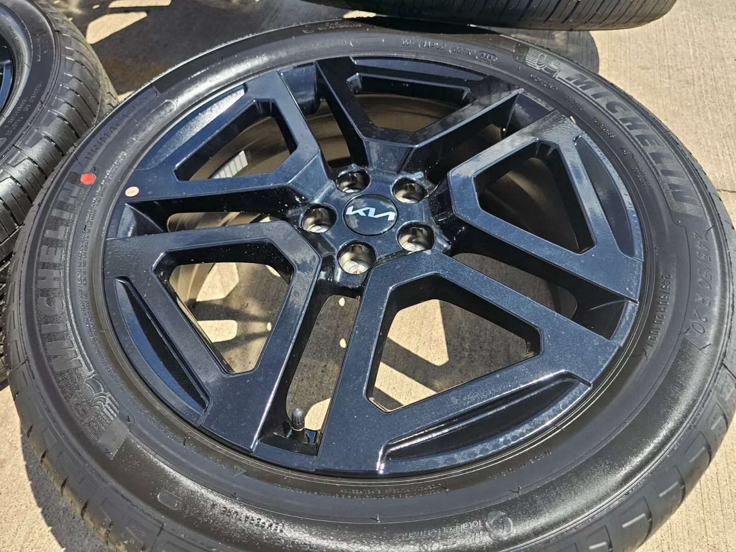 20" Kia Telluride Prestige X-PRO OEM wheels rims 74721 Sedona 2023 2024 2025 NEW