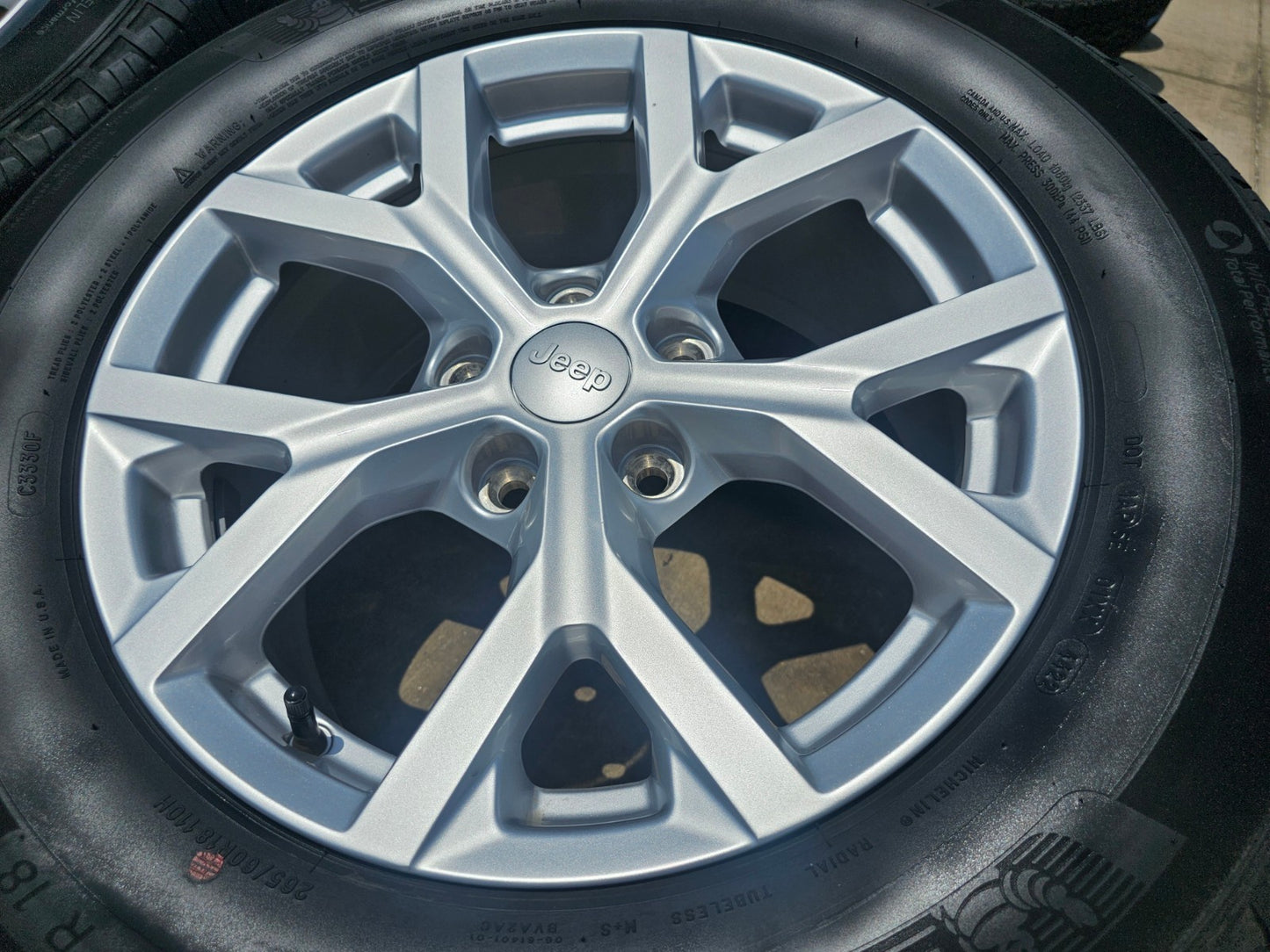 18" Jeep Grand Cherokee L OEM wheels rims 9285 Durango tires MICHELIN