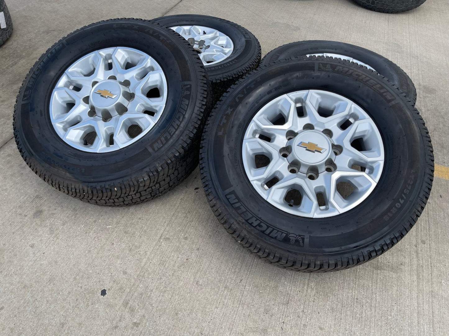 18" Chevy Silverado 2500 3500 OEM 5959 wheels rims MICHELIN LTX A/T2