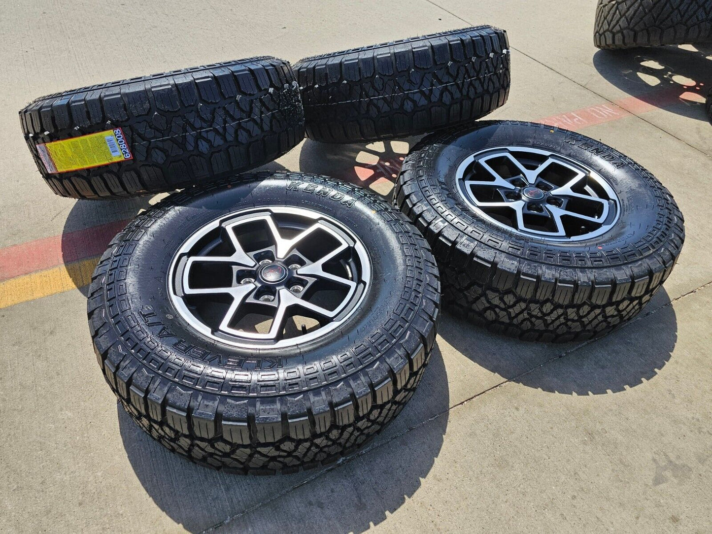 17" Jeep Wrangler Rubicon OEM wheels rims Gladiator tires KENDA 33" NEW