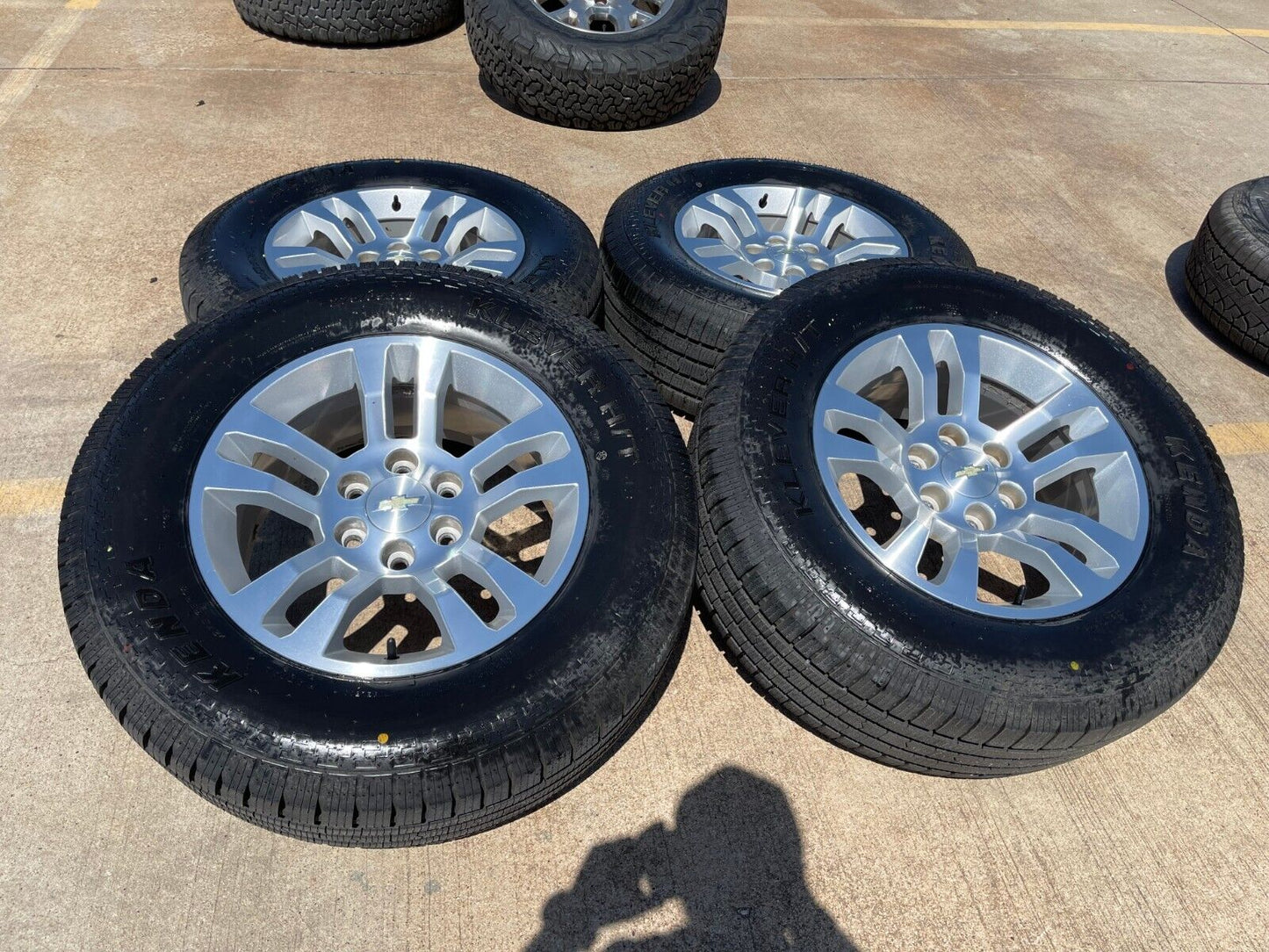 18" Chevy Tahoe Suburban Z71 OEM 5646 wheels rims tires Silverado 1500