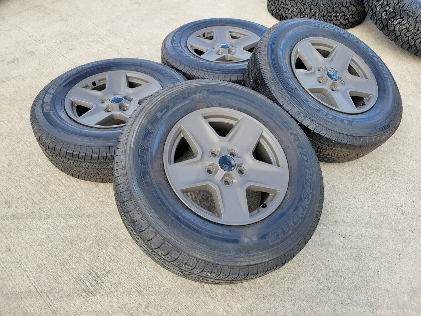 17" Jeep Gladiator MILITARY EDITION OEM wheels rims 9235 Wrangler tires