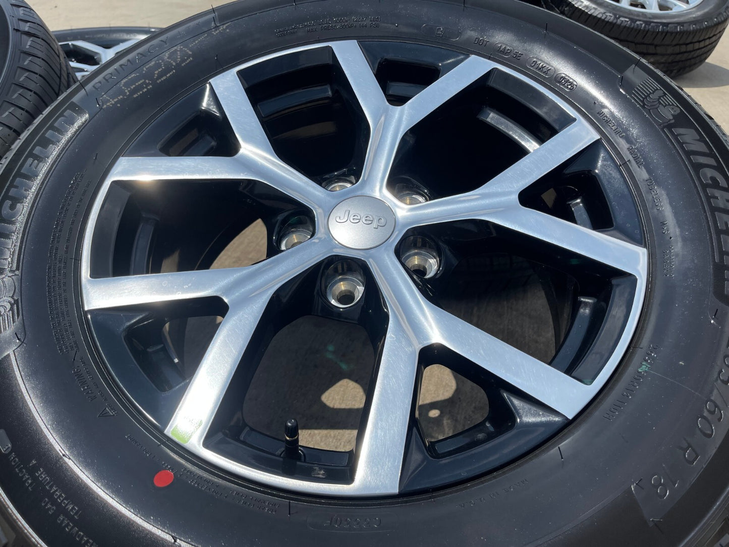 18" Jeep Grand Cherokee L OEM wheels rims 9285 Durango tires 2025 MICHELIN NEW