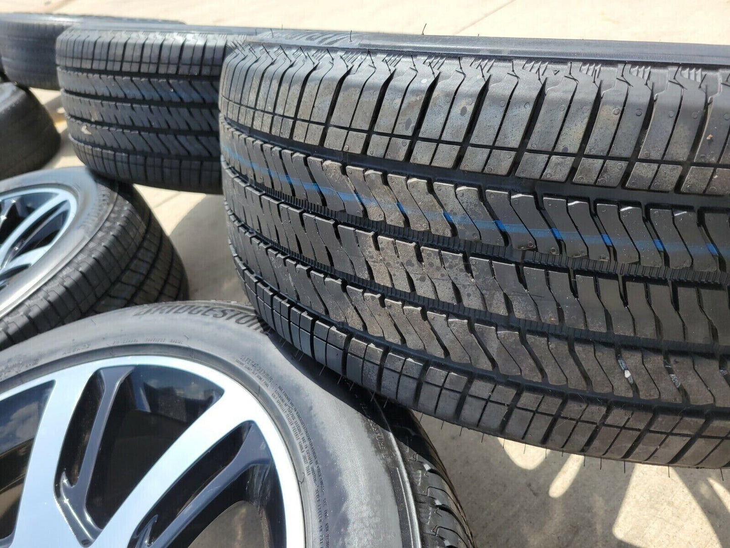 22" Cadillac Escalade Platinum OEM 4738 black wheels rims tires NEW