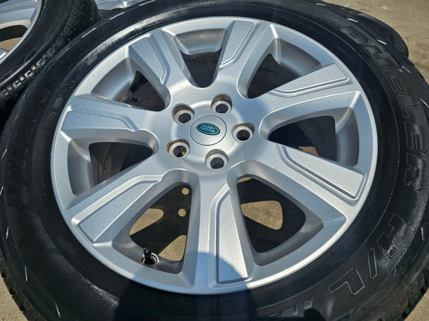 19" Range Land Rover LR4 OEM wheels rims 72259 tires