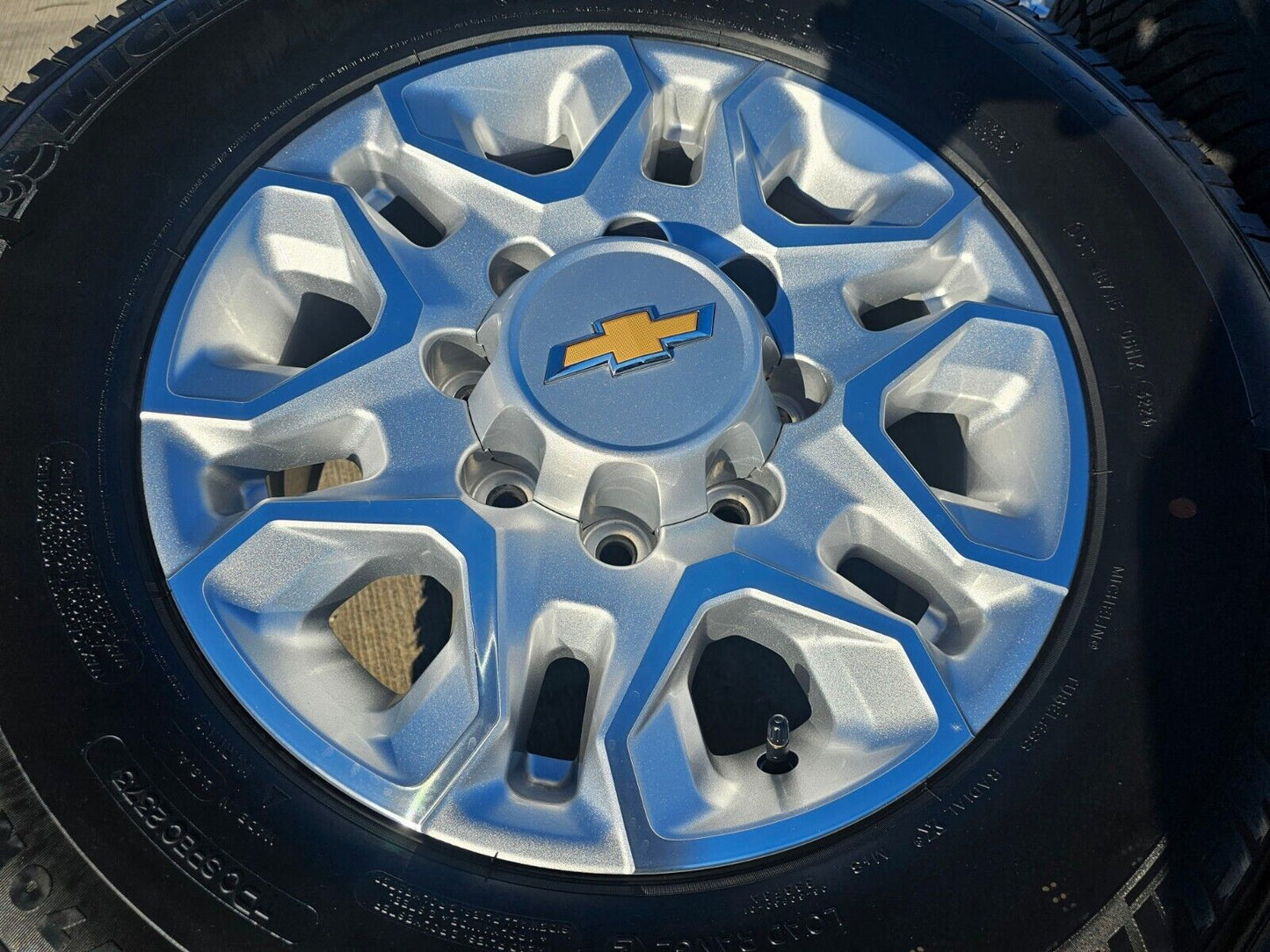 18" Chevy Silverado 2500 3500 OEM 5959 wheels rims MICHELIN 2023 2024 2025 NEW