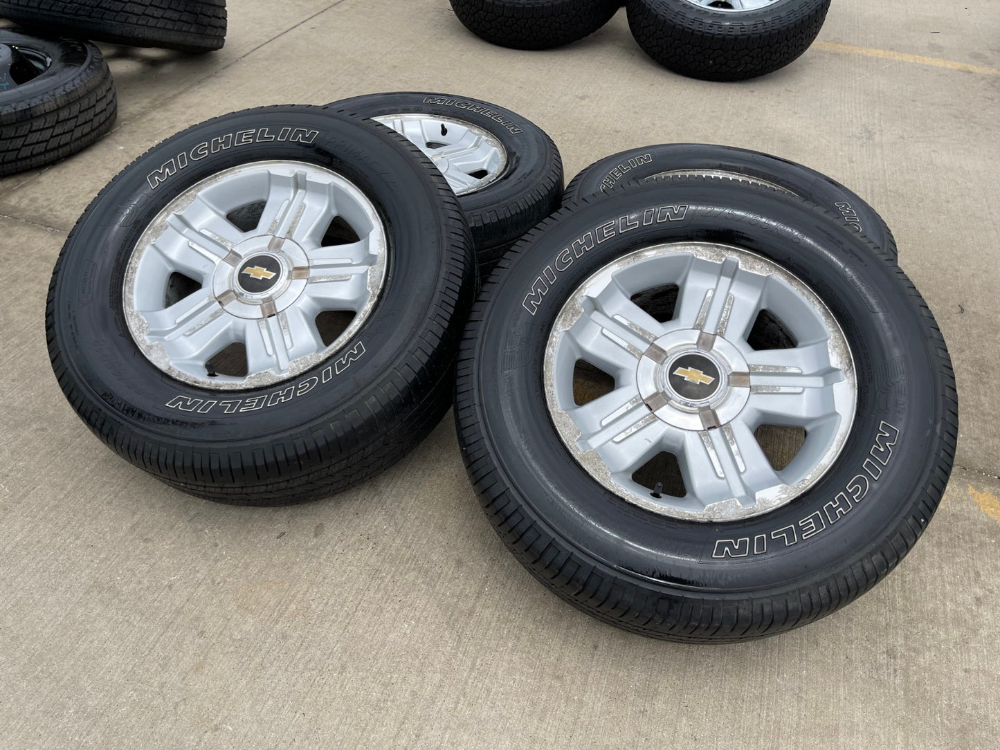 18" Chevy Tahoe Suburban Z71 OEM 5300 wheels rims tires Silverado 1500