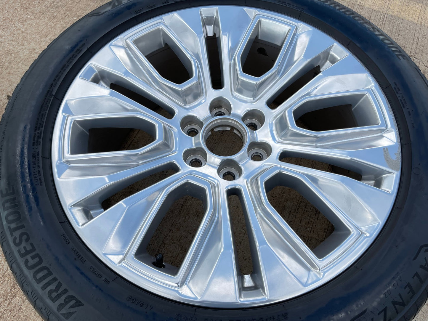 22" GMC Yukon Sierra DENALI Chevy Silverado OEM spare wheel rim 5943 tire