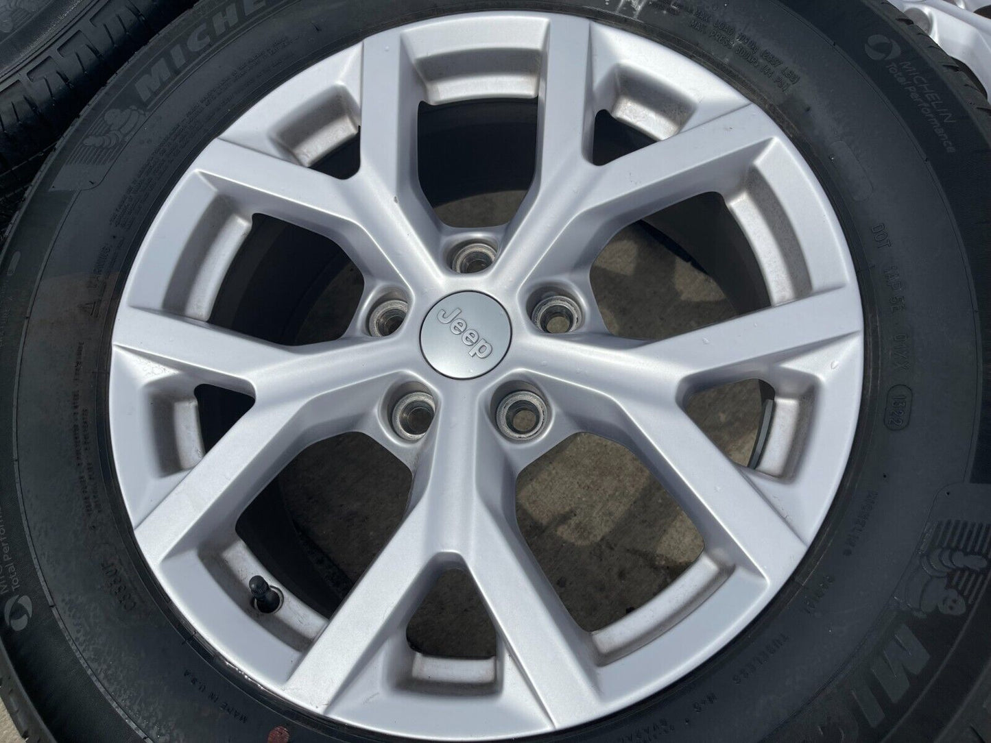 18" Jeep Grand Cherokee L OEM wheels rims 95198 Durango tires MICHELIN